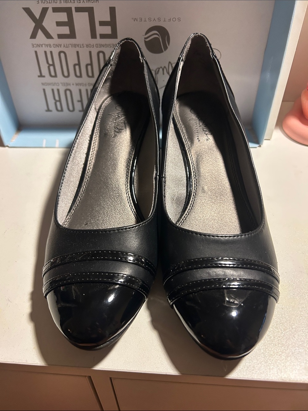 Julianna, black Dura wedges